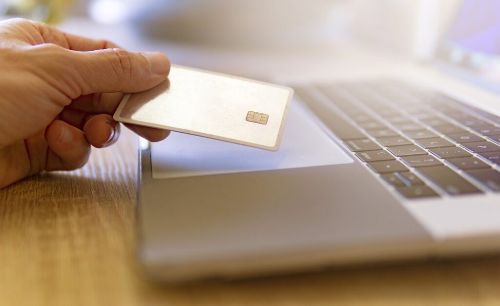 Já imaginou um cartão de crédito acessível para inadimplentes?