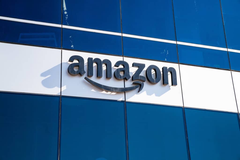 Amazon revoluciona o mercado com seu novo cartão de crédito integrado ao Prime, isento de anuidade e oferecendo cashback de até 5%. 