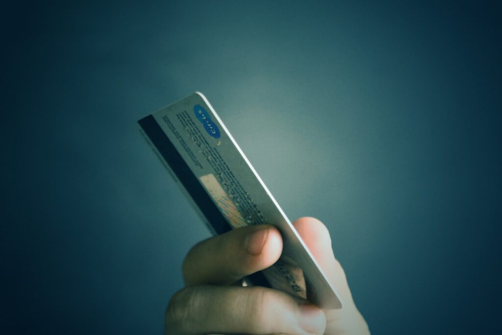 Confira como os cartões de crédito podem maximizar suas experiências e melhorar sua vida financeira sem firulas. 