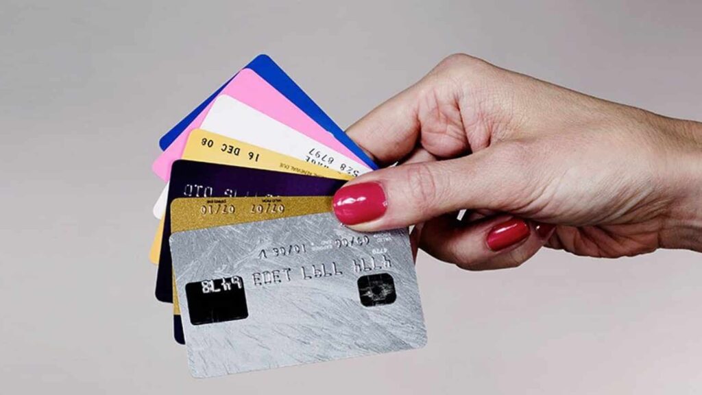 Estar negativado não é o fim: Conheça os melhores e mais confiáveis cartões de Crédito para quem tem baixo score.