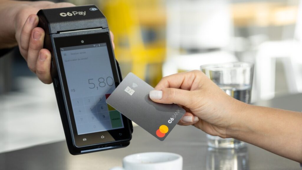 O C6 Bank anunciou recentemente uma atualização significativa para os detentores do cartão de crédito C6 Carbon.