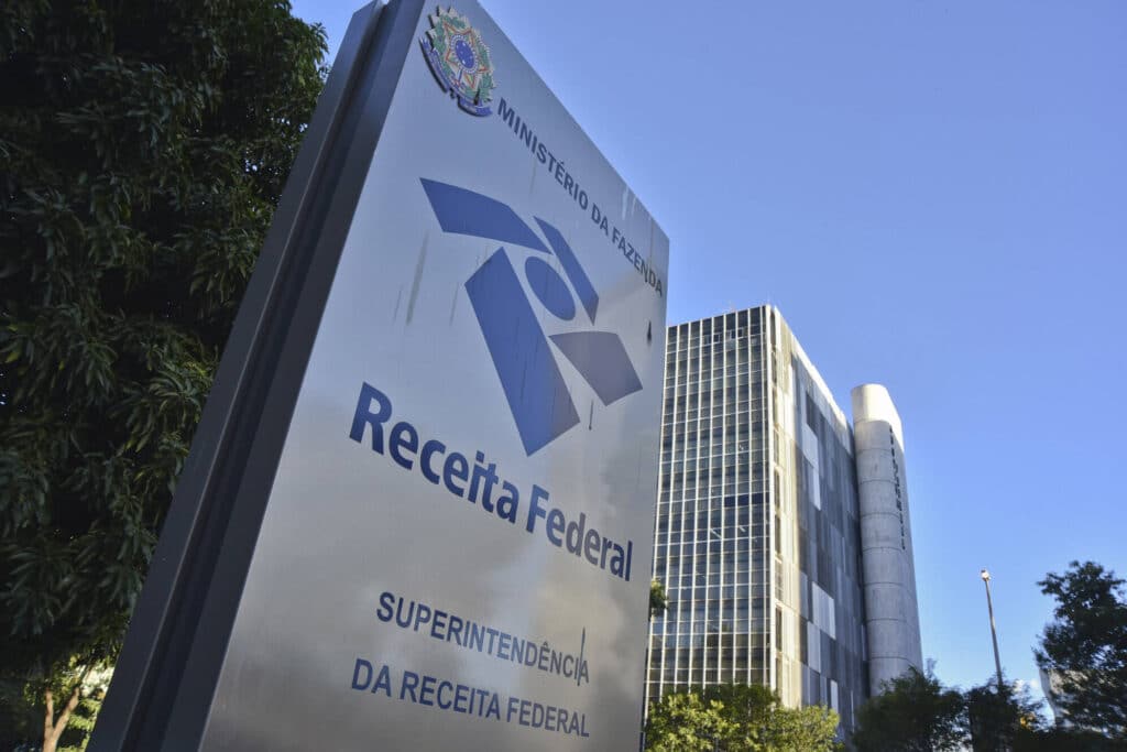 Receita Federal começou a notificar pessoas irregulares.
